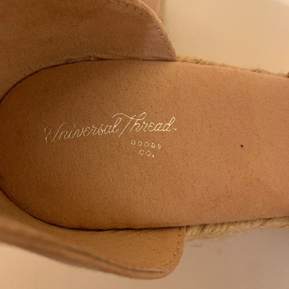 Universal Thread Heels - Picture 7 of 7